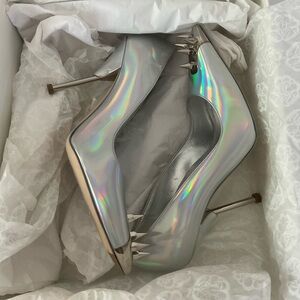 ALEXANDER MCQUEEN Punk Stud Holographic pump🔥🔥